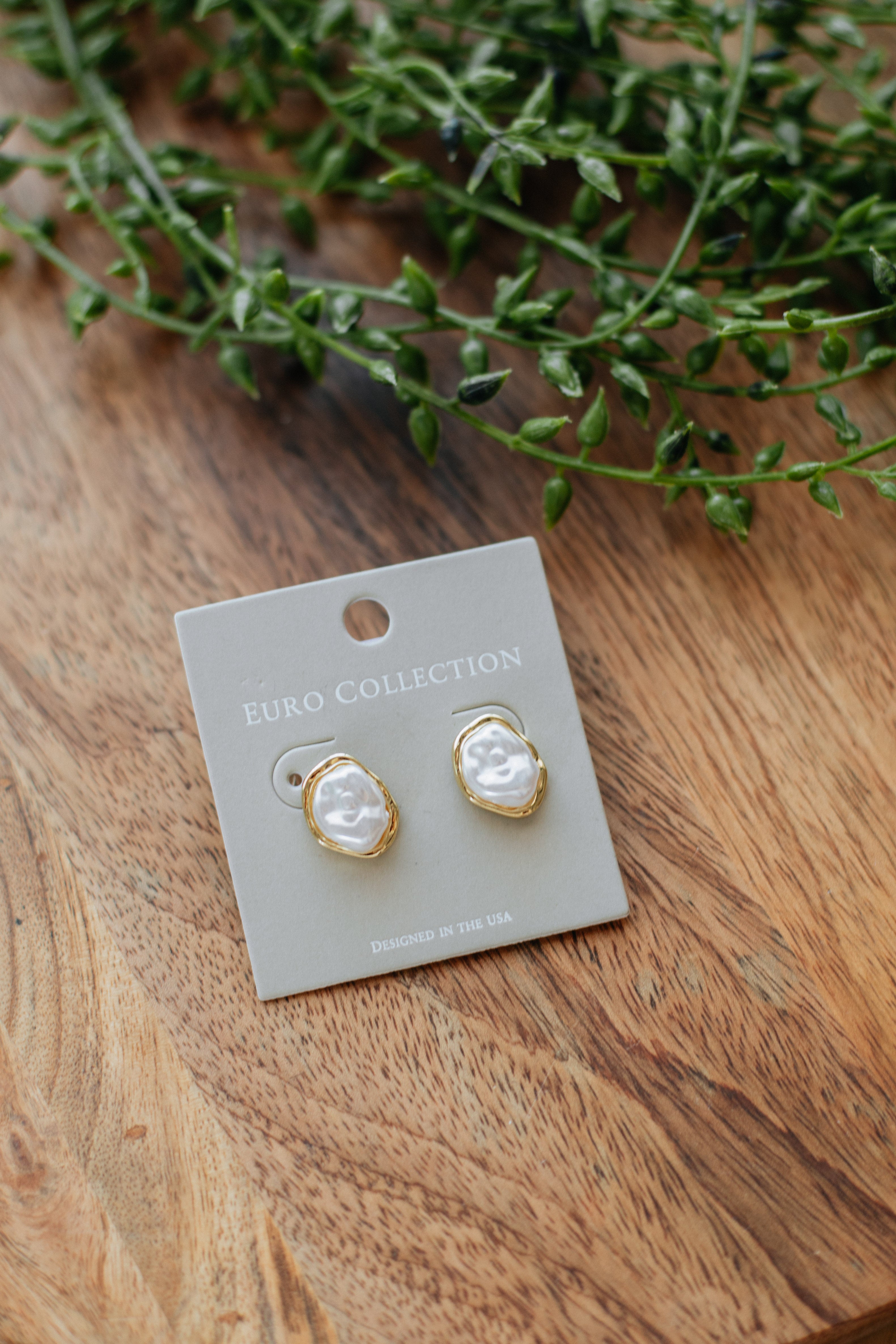 Shandra Pearl Earrings