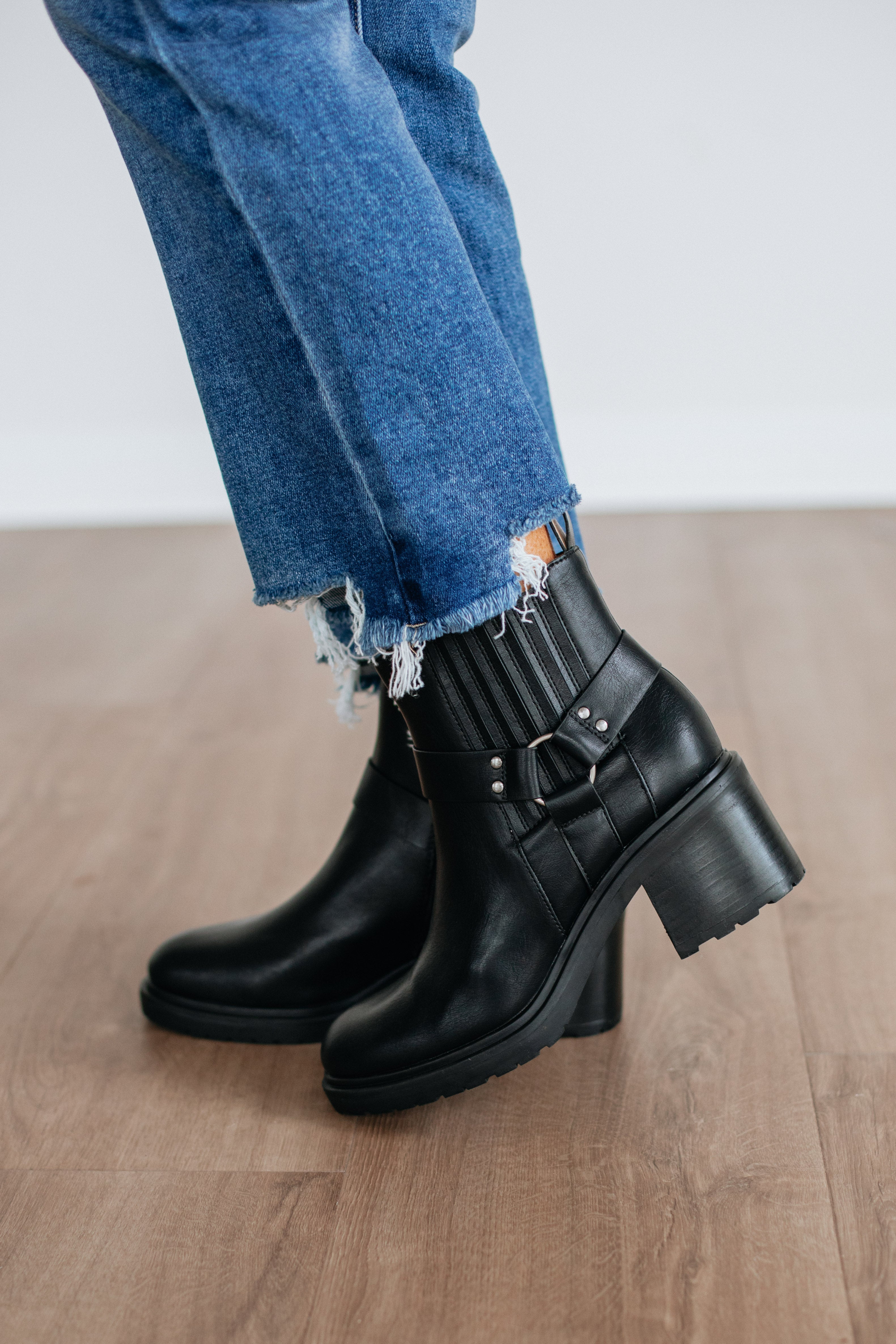 Not So Complicated Boots - Black