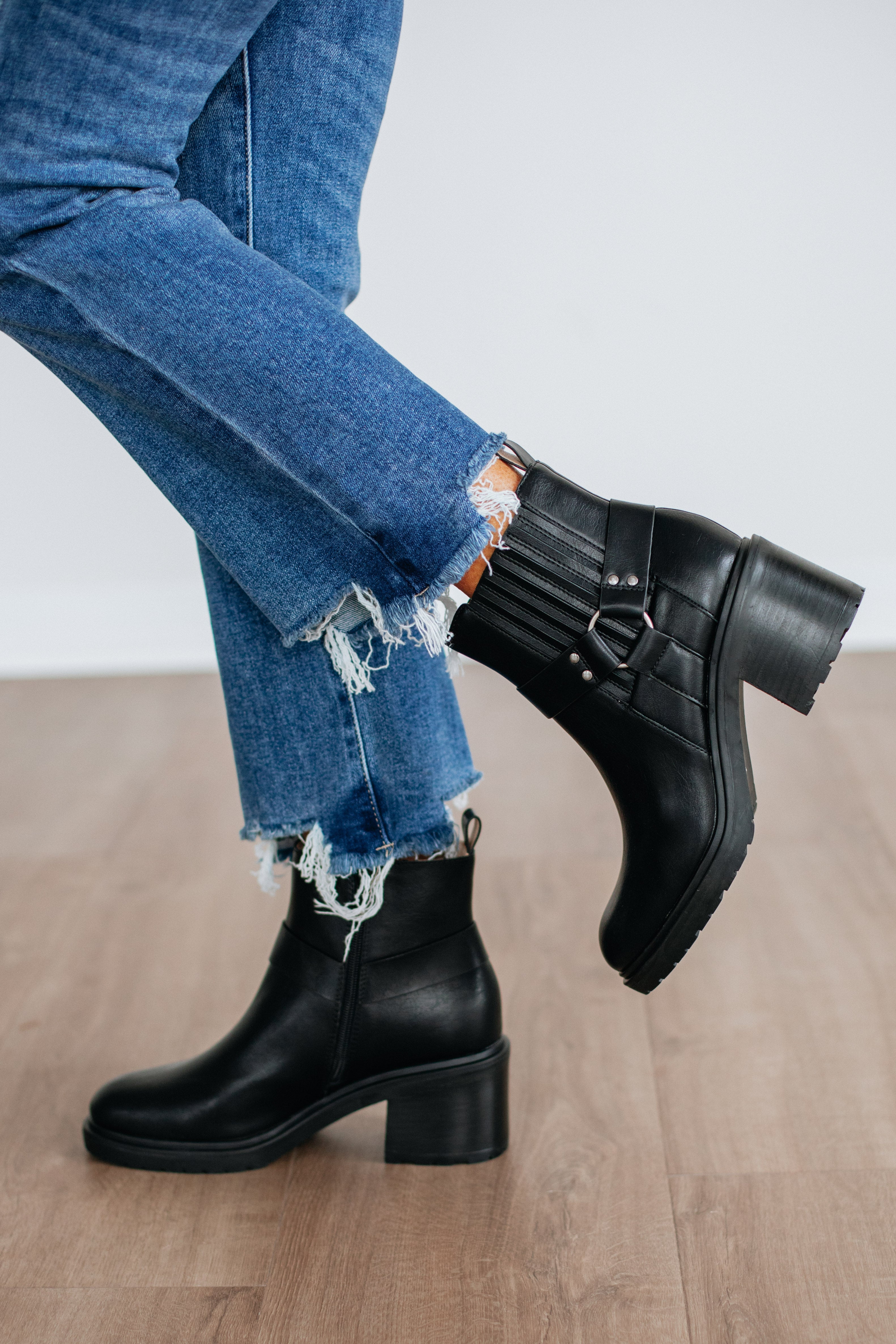 Not So Complicated Boots - Black