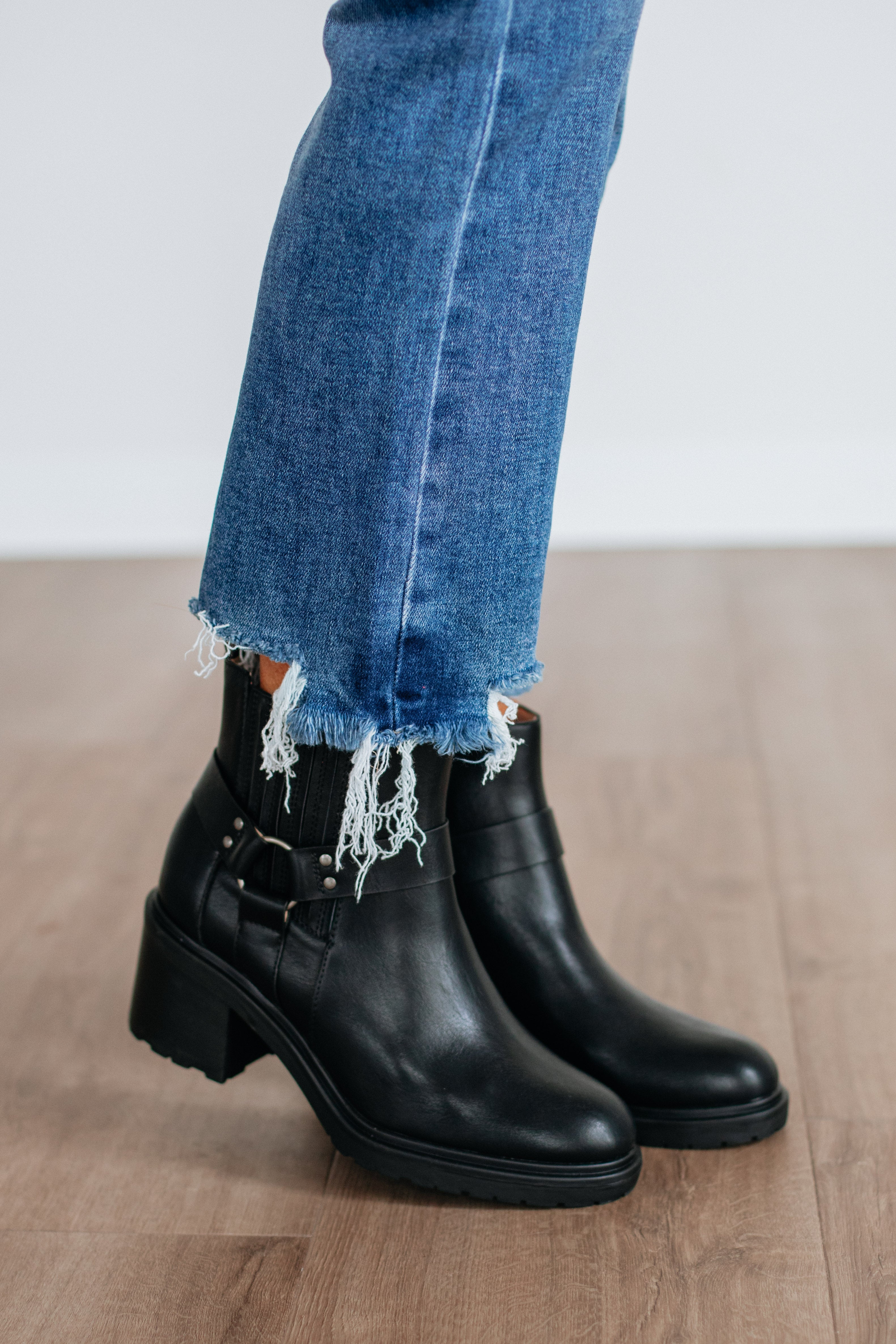 Not So Complicated Boots - Black