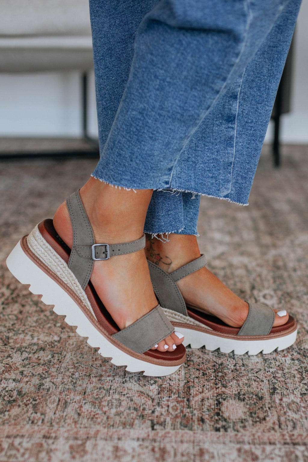 Staying Selective Sandals - Taupe Mix