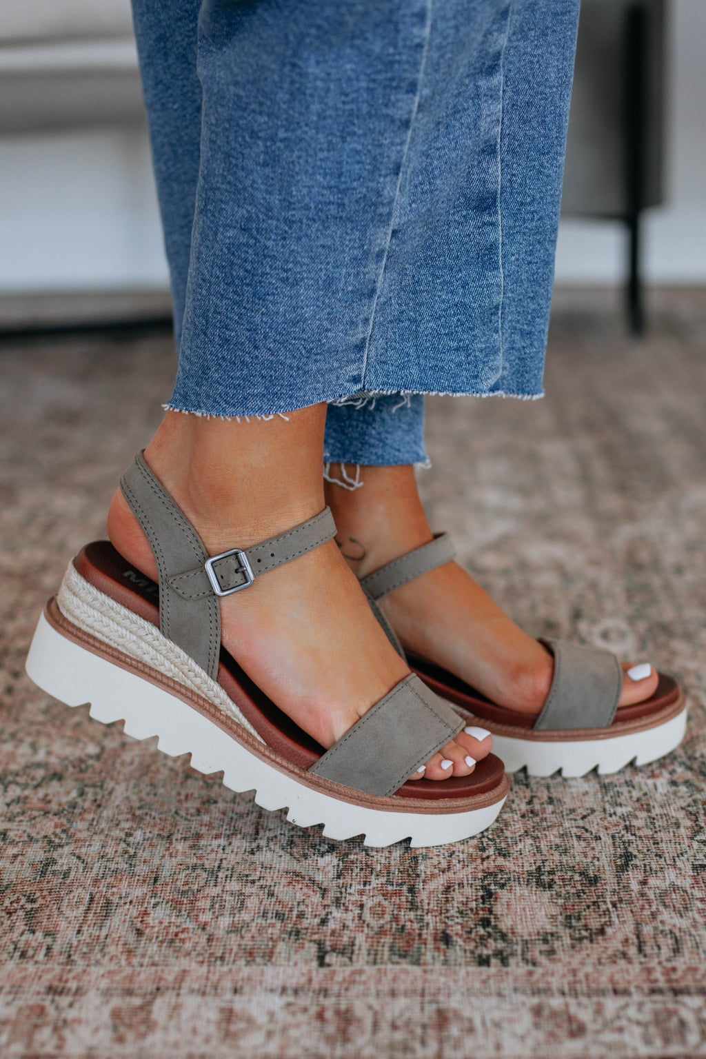 Staying Selective Sandals - Taupe Mix