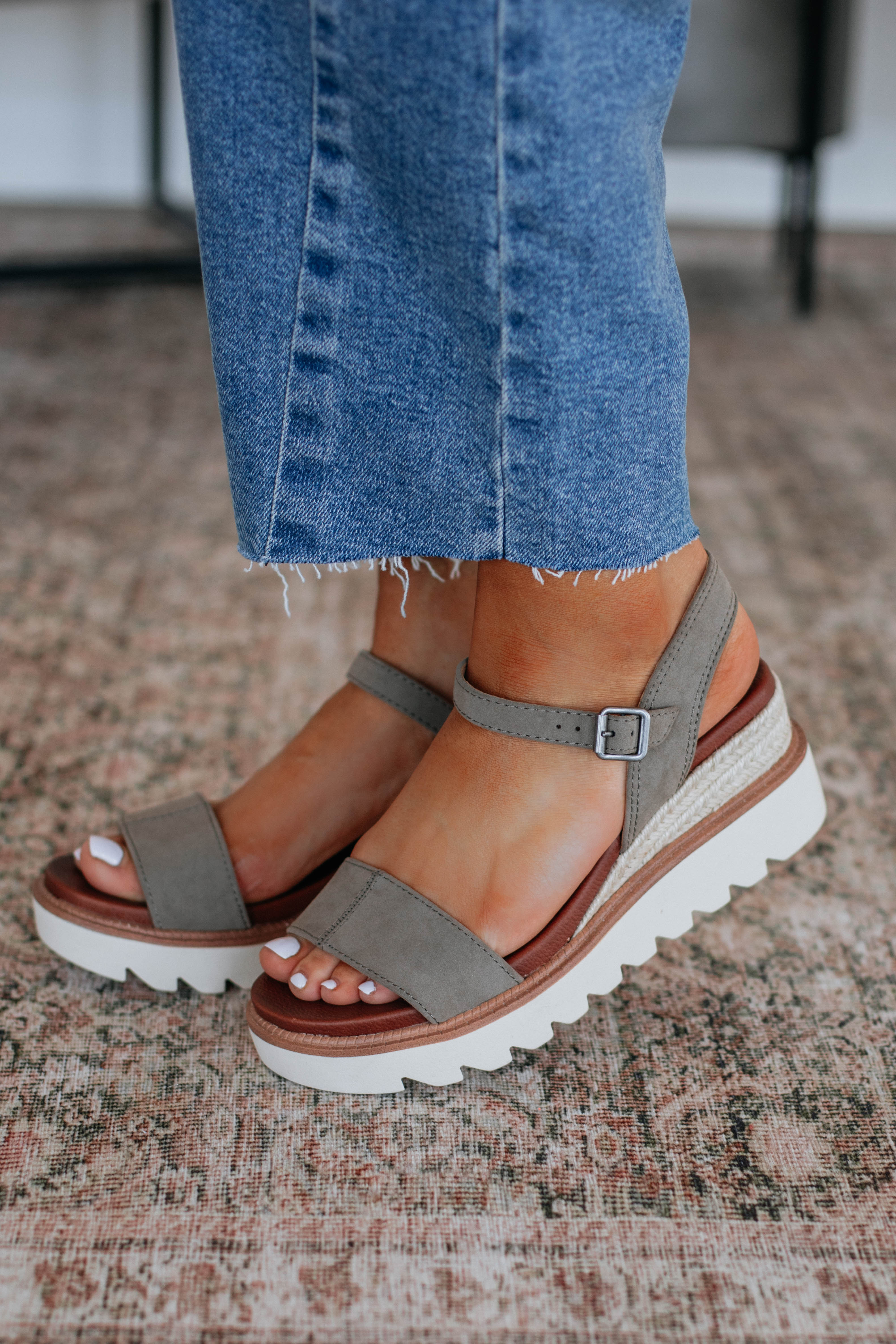 Staying Selective Sandals - Taupe Mix