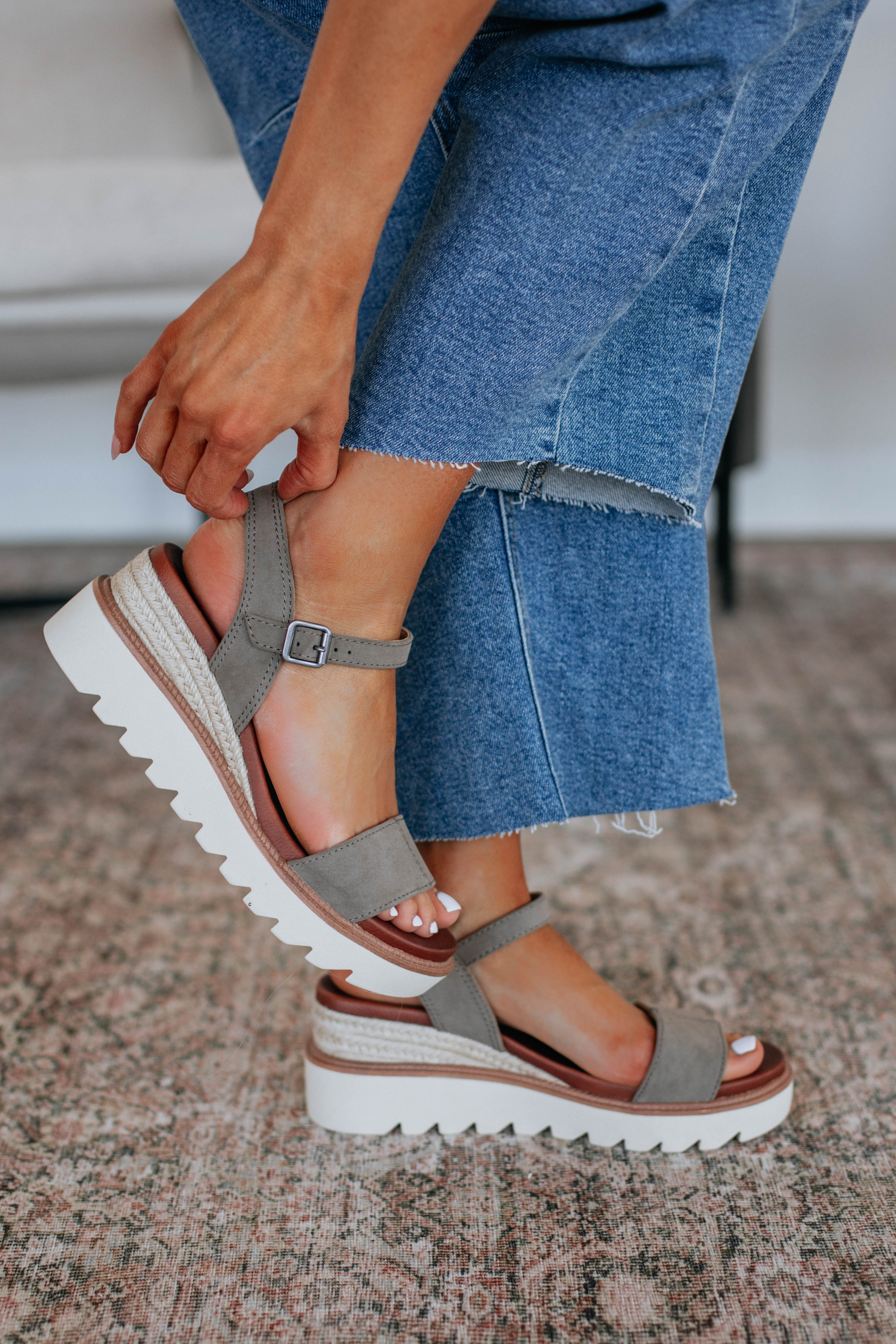 Staying Selective Sandals - Taupe Mix