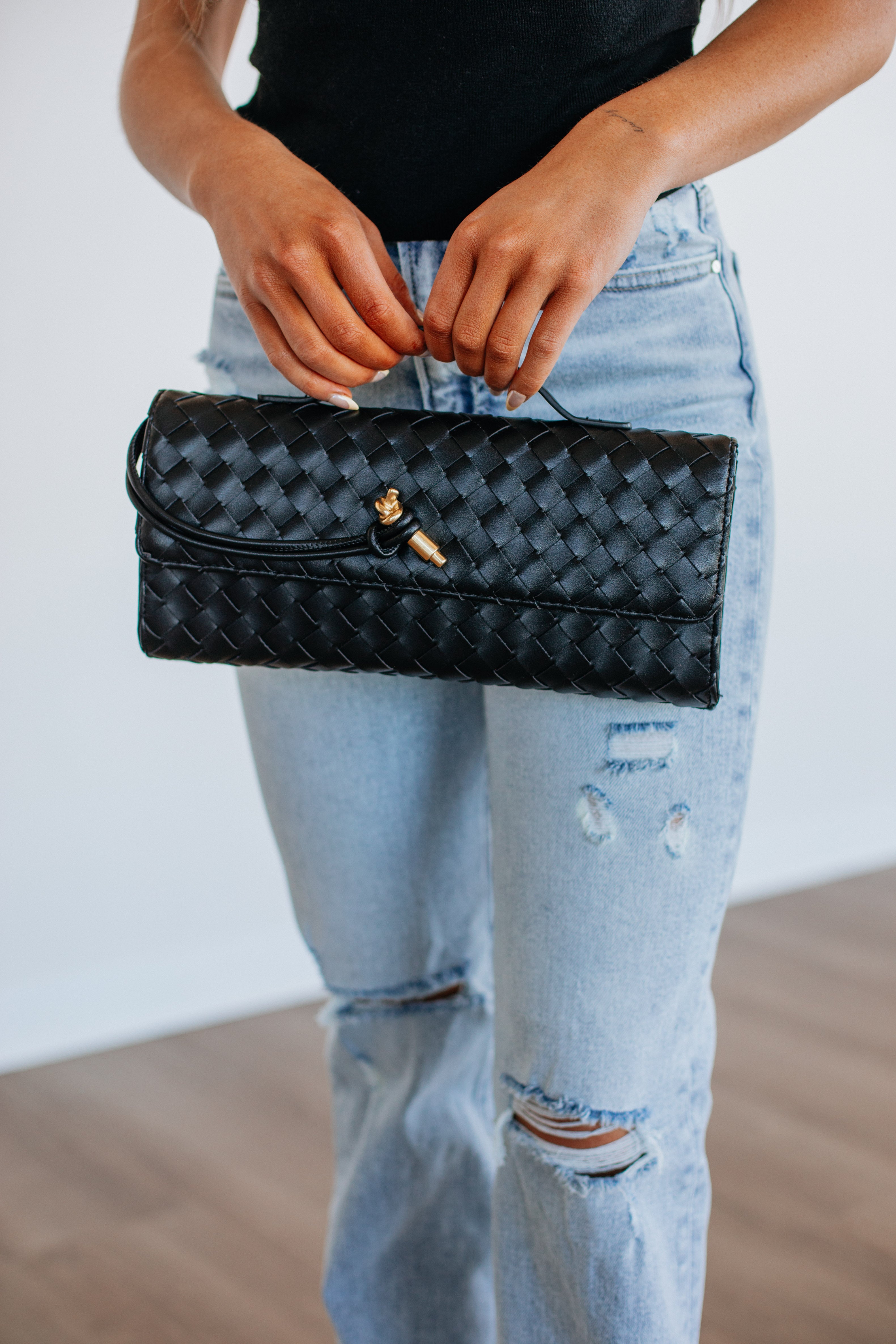 Asha Clutch Crossbody - Black
